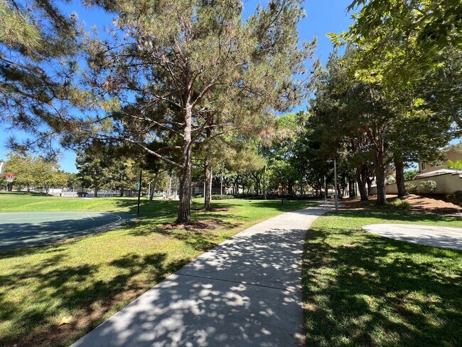 Building Photo - 2540 San Saba St