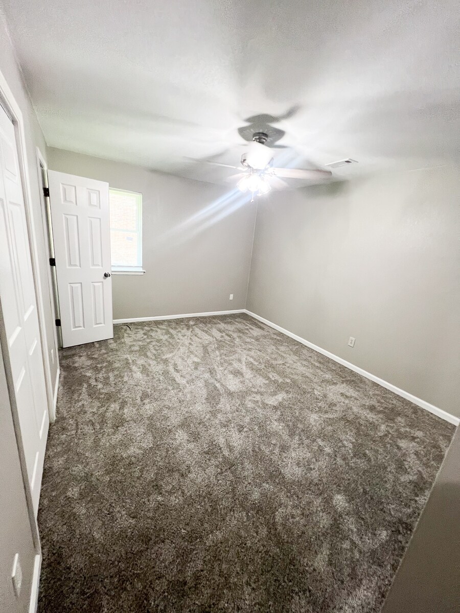 Building Photo - 6021 Camellia Dr