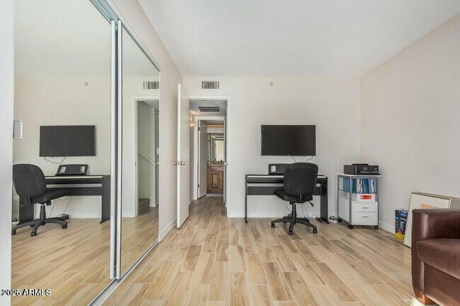 Building Photo - 4850 E Desert Cove Ave