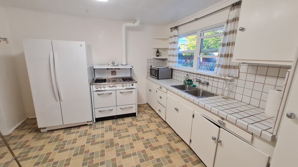 Building Photo - 5720 Soquel Dr