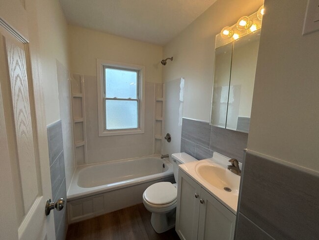 Building Photo - Newly updated 2 bedroom 1 bath home in Rock Island with Garage!