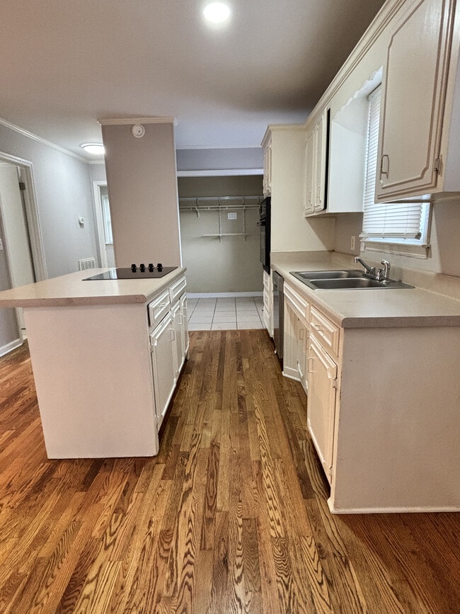 Building Photo - 2039 W Jefferson Pike