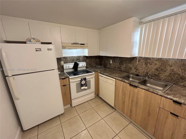 Building Photo - 4205 N University Dr