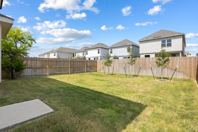 Building Photo - "Spacious 4-Bed Oasis with Granite Counter...