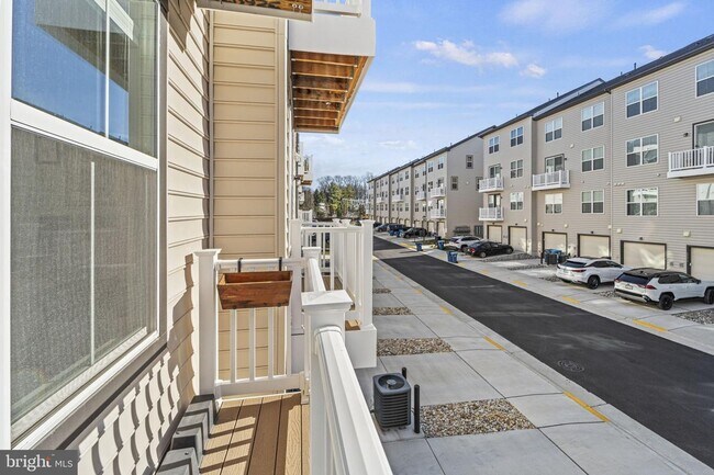 Building Photo - This beautiful 3 bed 2.5 bath 2-story condo provides a grand feeling with tall ceilings & over 16...