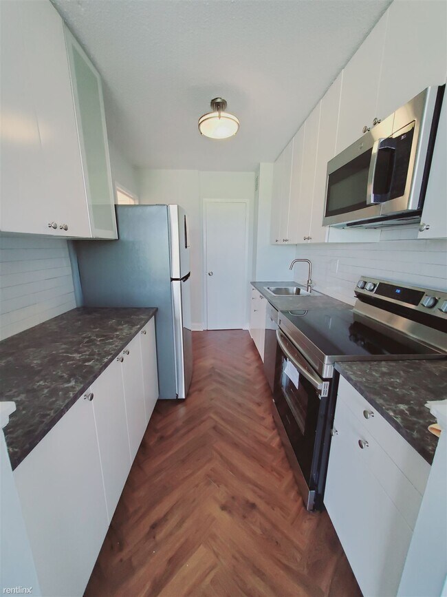 1 br, 1 bath Condo Hayes House 44 Strawberry Hill Ave Stamford CT