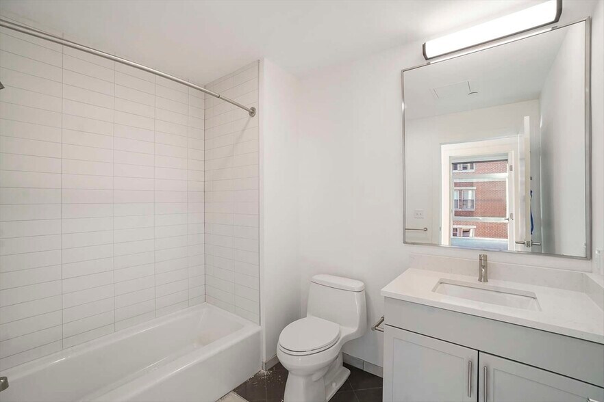 Building Photo - 845 Beacon St