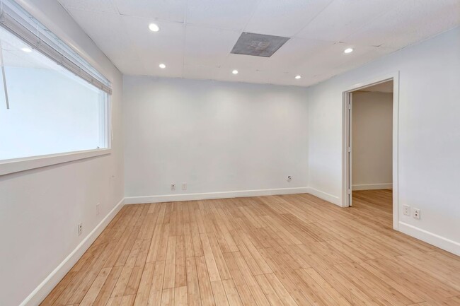 Building Photo - 14771 Plaza Dr