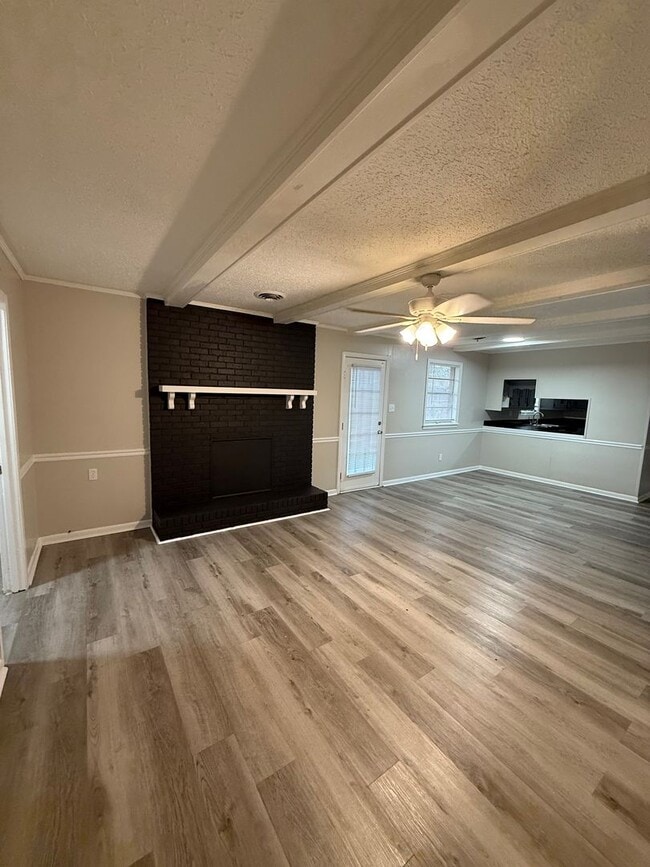 Building Photo - 451 S Thomas St