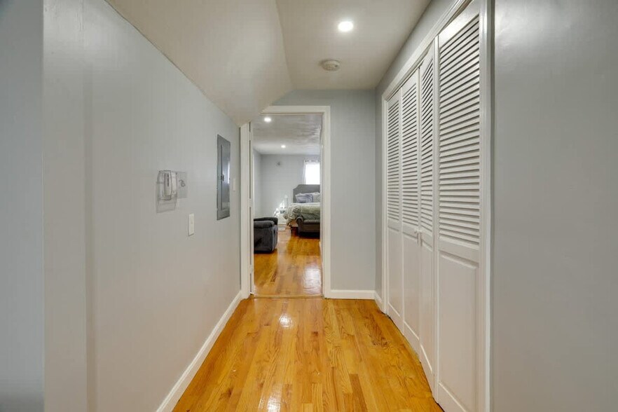 Building Photo - 12 Kahler Ave