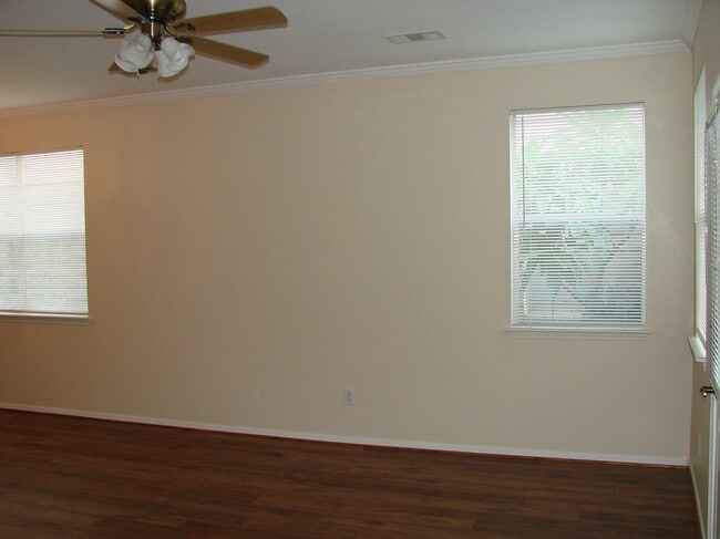 Building Photo - 2910 Blue Dawn Dr