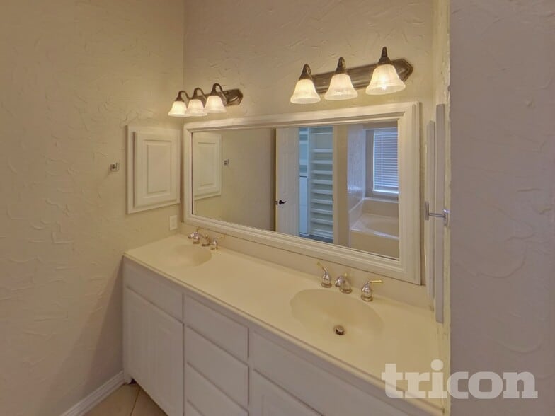 Building Photo - 1793 Lake Breeze Dr