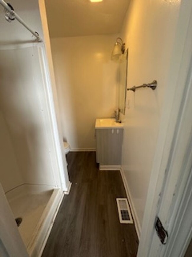 Building Photo - Beautiful House for Rent with Large Yard!