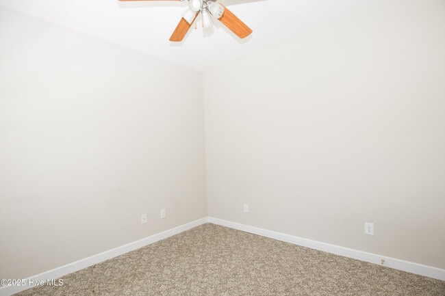 Building Photo - 102 Newington Way