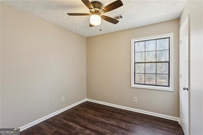 Building Photo - 752 Barnes Mill Trace NE