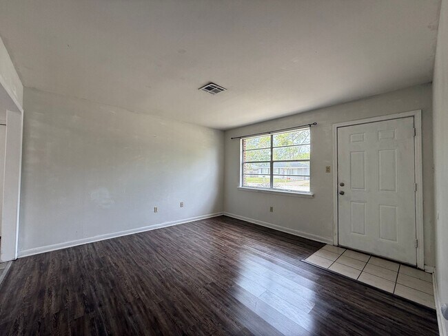 Building Photo - Room To Stretch