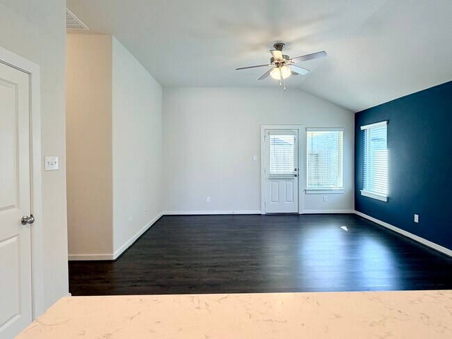 Building Photo - 6807 Bardsdale Ct