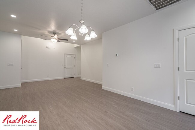 Building Photo - St. George 3 Bedroom Single-Level Home–$30...
