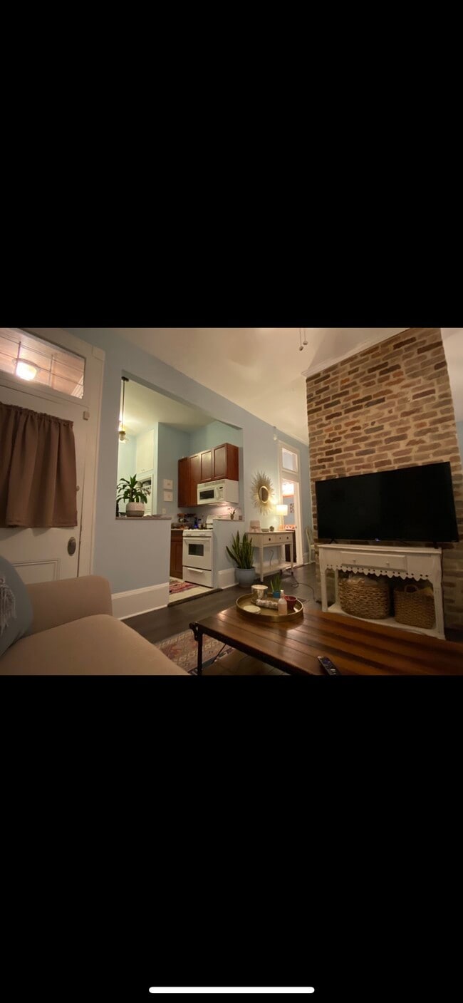 Building Photo - 816 Roosevelt Pl