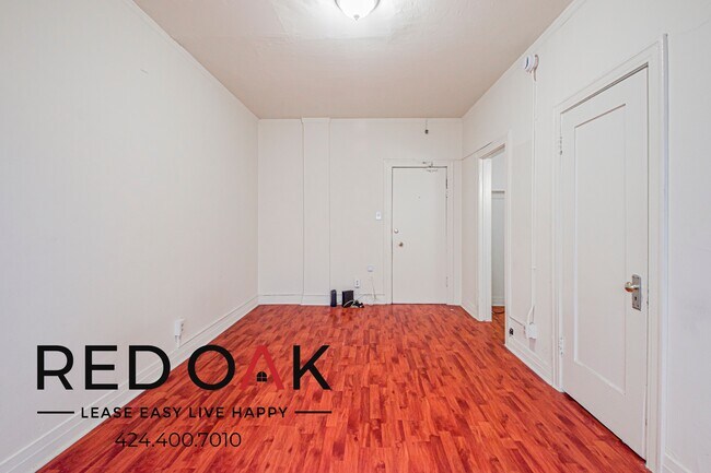 Building Photo - 246 S Kenmore Ave