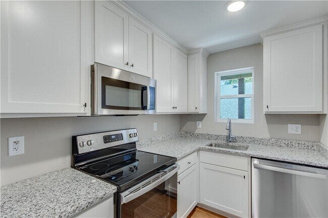 Building Photo - 710 Jesse Jewell Pkwy SE