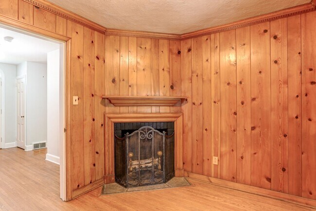 Building Photo - 4 bedroom, 2.5 bathroom home in Camp Hill