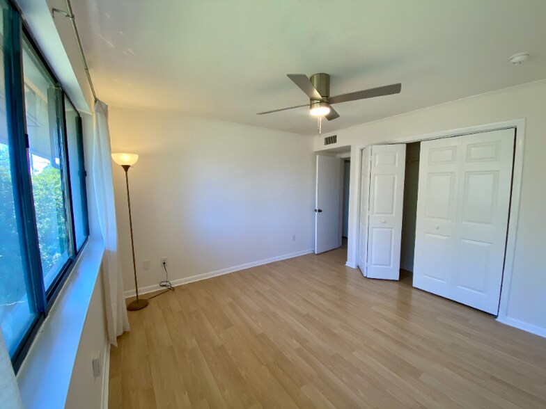 Building Photo - 710 N Village Dr