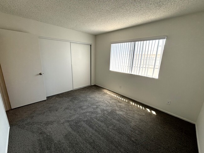 Building Photo - 10926 Huston St