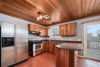 Building Photo - 190 Gladstone St