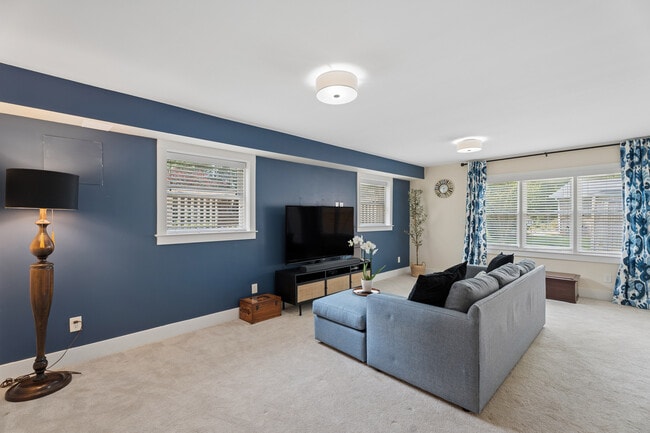 Building Photo - 4097 Longview Dr