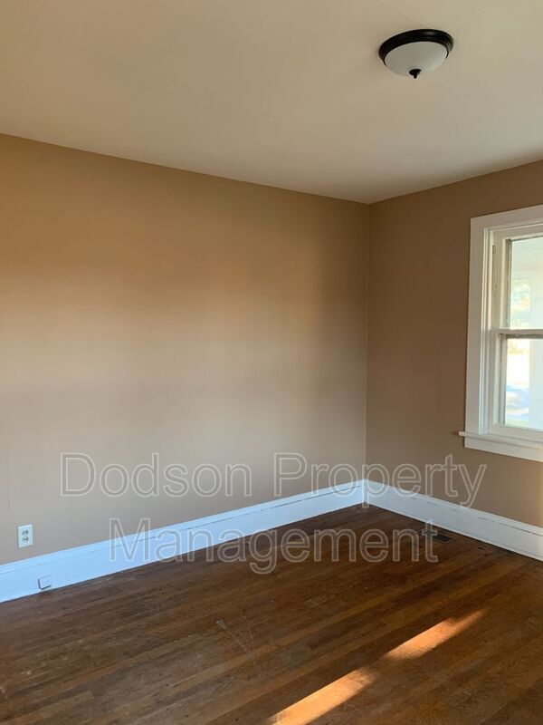 Building Photo - 901 E Nine Mile Rd