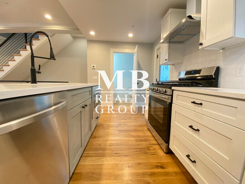 Building Photo - 199 Boylston St