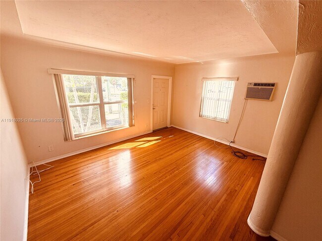 Building Photo - 503 SW 19th Ave