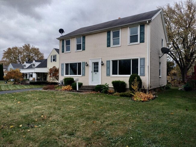 Building Photo - 211 Ellen Dr