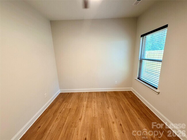 Building Photo - 525 N Linwood Ave