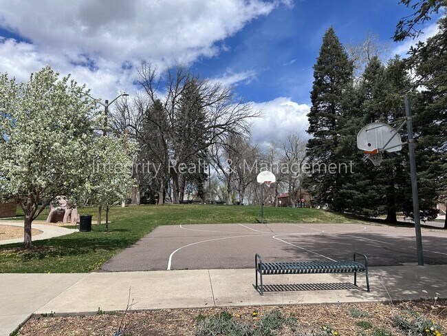 Building Photo - 4631 W Moncrieff Pl