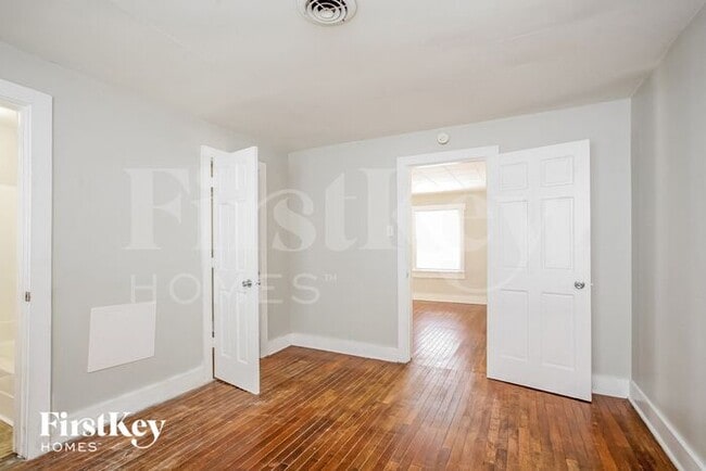 Building Photo - 1411 Lindley Ave