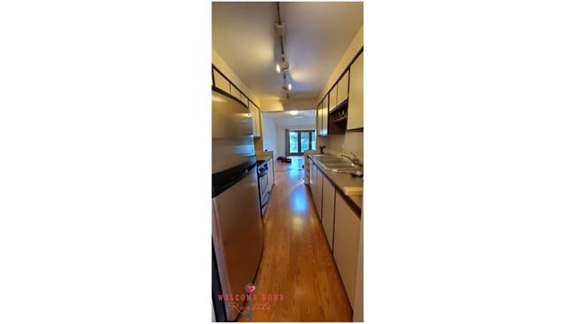 Building Photo - 2 bedroom townhome condo with AMAZING view...