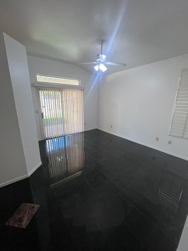 Building Photo - NICE 3 BEDROOM HOME IN ELK GROVE!!