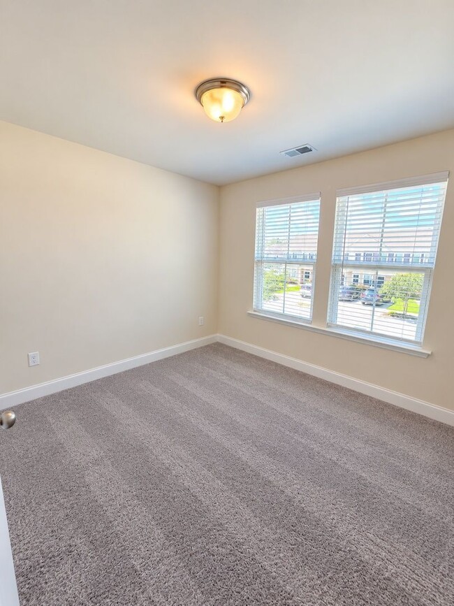 Building Photo - 7775 Montview Rd