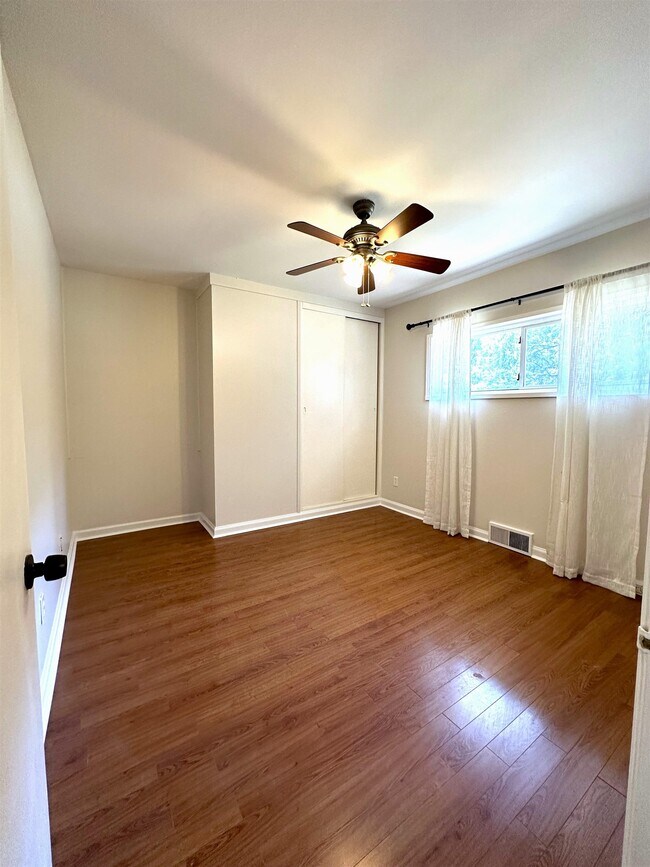 Building Photo - 5260 Brantford Ave