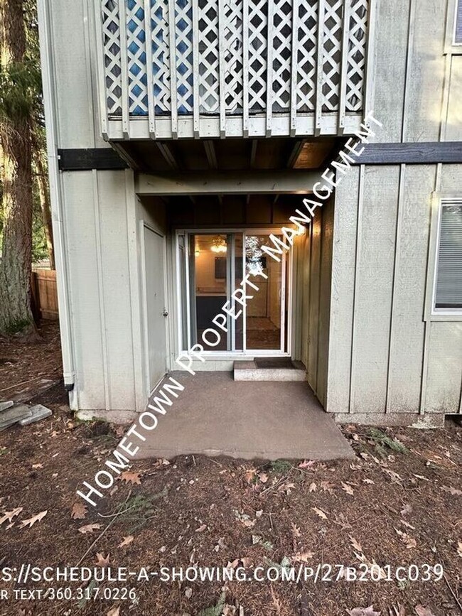 Building Photo - Lower Level 2 BR Apartment with W/S/G  Ava...