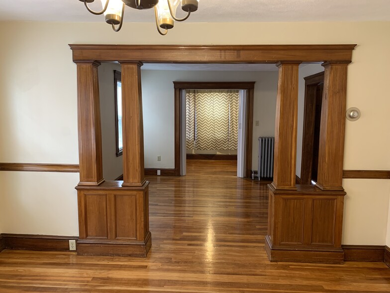 Primary Photo - 33 Estey St