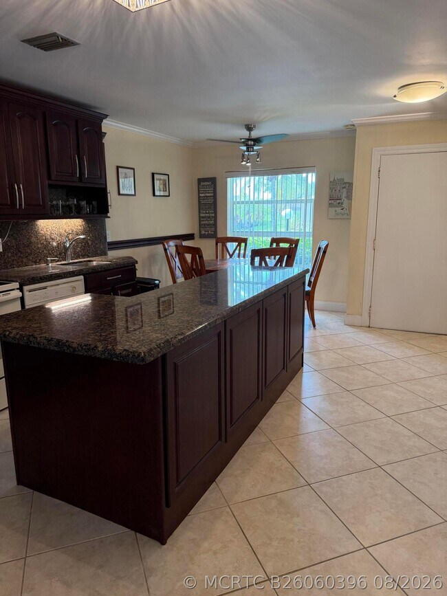 Building Photo - 8857 Bella Vista Dr