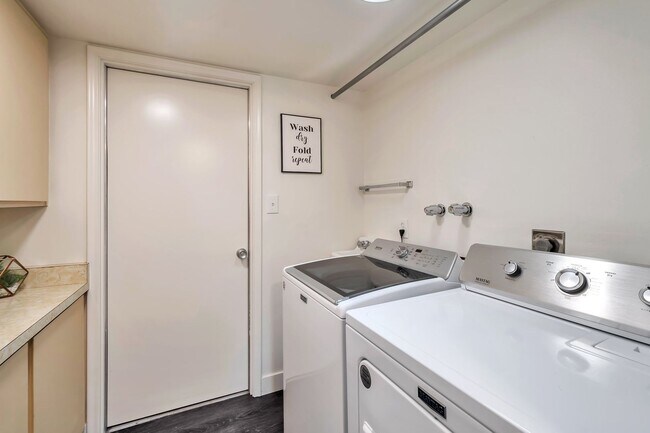 Building Photo - FURNISHED TEMPE GOLF COURSE HOME in SHALIM...