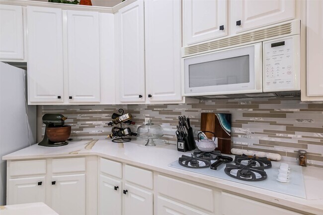 Building Photo - 10010 Forest Spring Ln