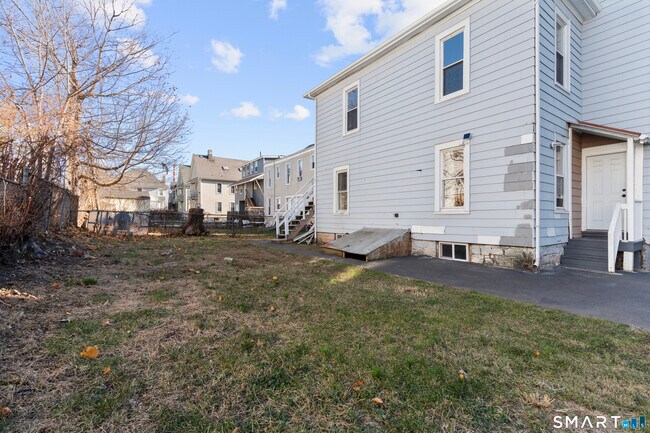 Building Photo - 394 Gregory St