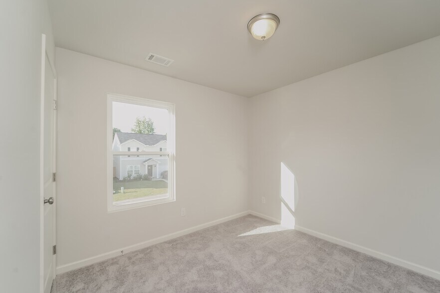 Building Photo - 688 Farmstead Trail