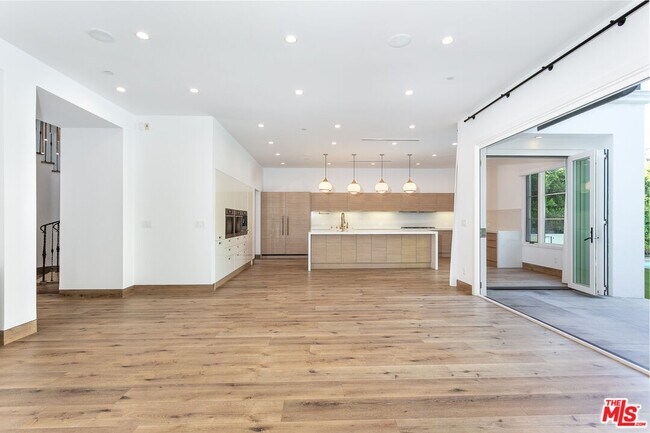 Building Photo - 142 N Hamel Dr