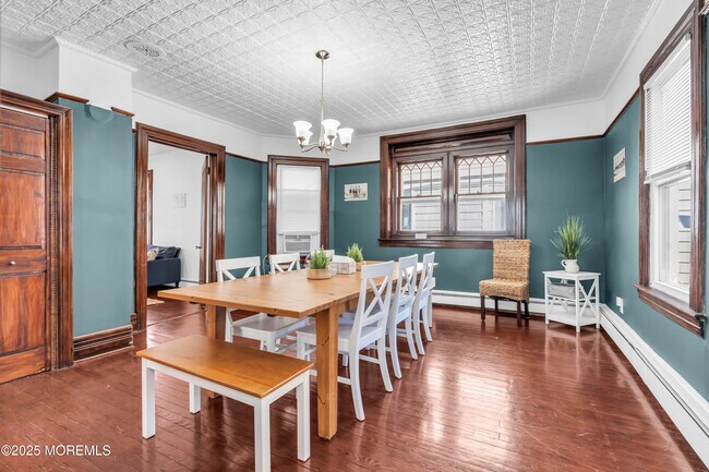 Building Photo - 6 Center St